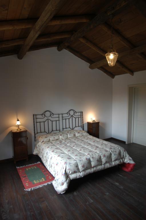 הוילה Tortorici Valle Maira, Agriturismo Nel Parco Dei Nebrodi חדר תמונה